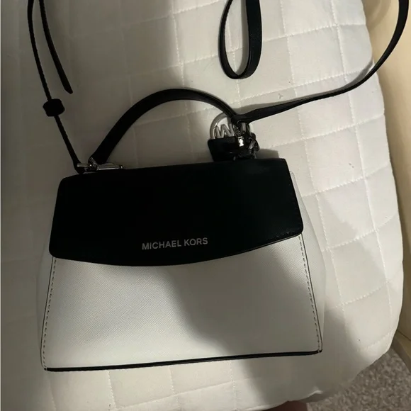 Michael kors ava small satchel hotsell